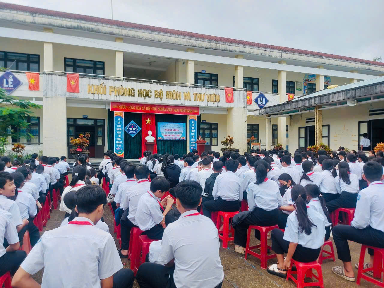 Ngoại khóa: Kỹ năng giao tiếp và ứng xử văn minh